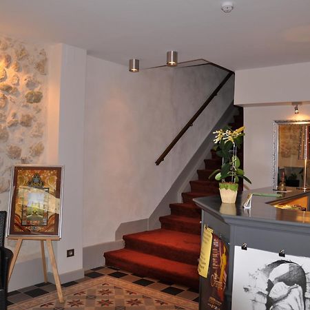Hotel De La Couronne Aix-les-Bains Buitenkant foto