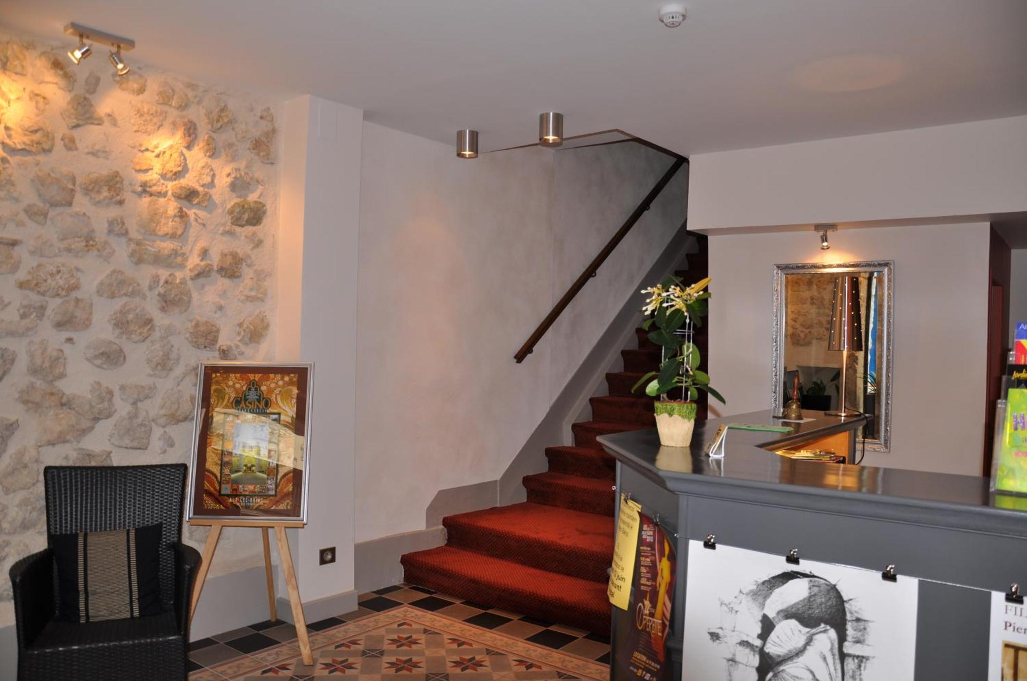 Hotel De La Couronne Aix-les-Bains Buitenkant foto