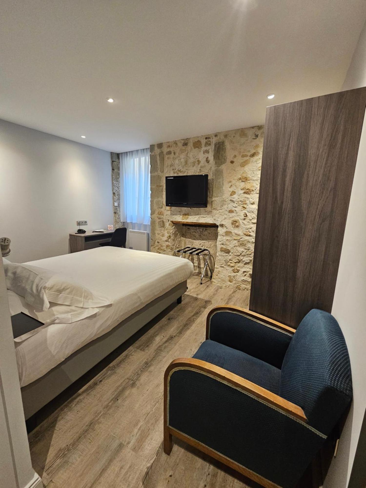 Hotel De La Couronne Aix-les-Bains Buitenkant foto