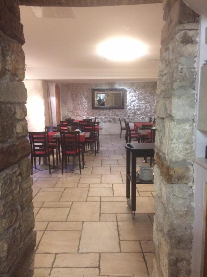 Hotel De La Couronne Aix-les-Bains Buitenkant foto